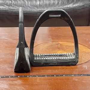 Hunt Seat Composite Stirrups